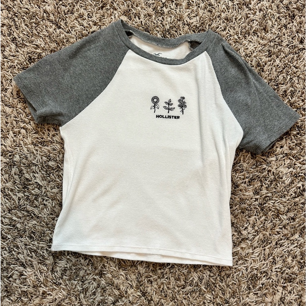 Hollister Crop Baby Tee - Grey Sleeves